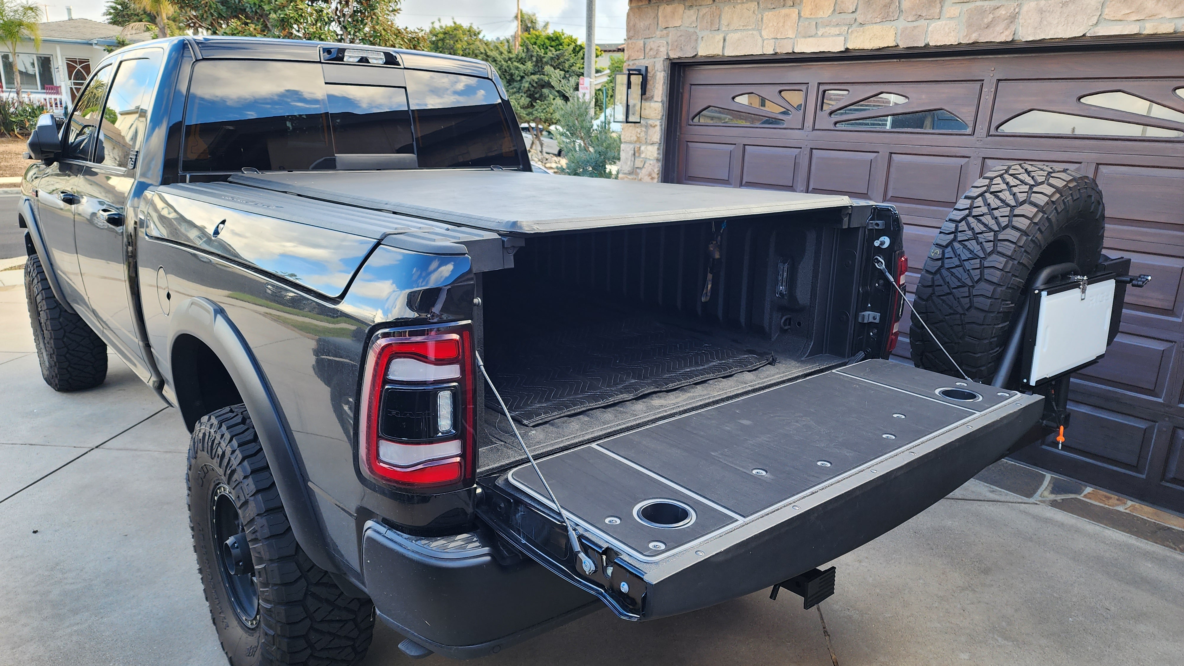RAM Tailgate Cover