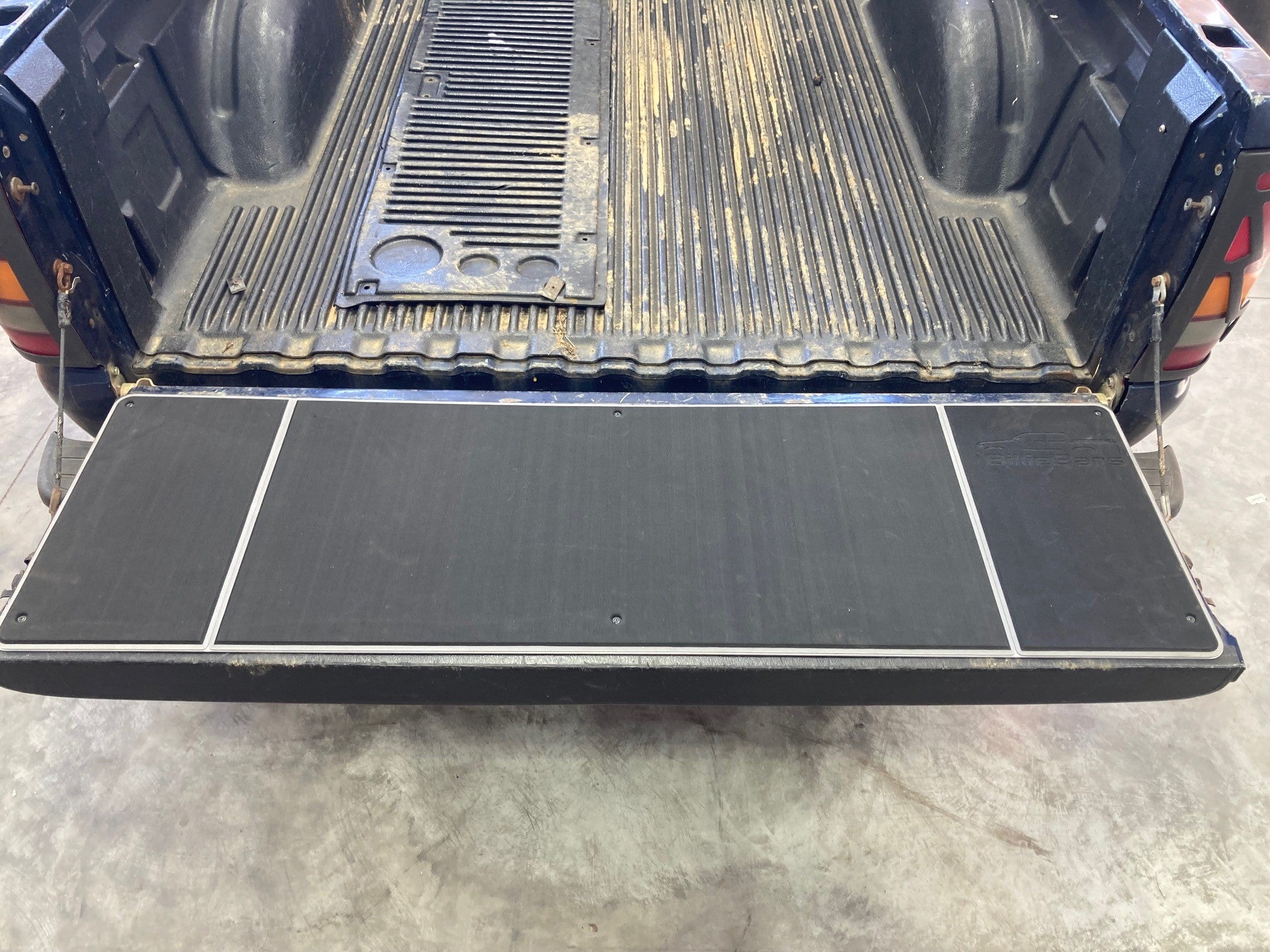 Universal Truck Tailgate Cover Kit