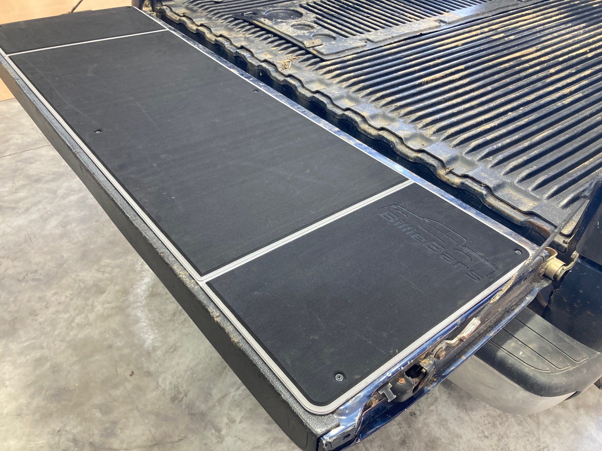 Universal Truck Tailgate Cover Kit